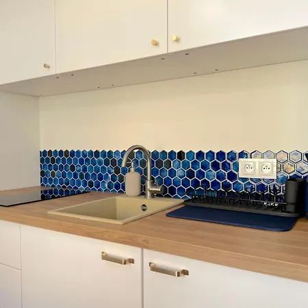 Seredino Blue Apartment- Modern Comfort In A Quiet Location, 5 Minutes To Old Town & Seaside Apartamento