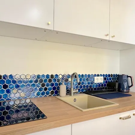 Seredino Blue Apartment- Modern Comfort In A Quiet Location, 5 Minutes To Old Town & Seaside 公寓