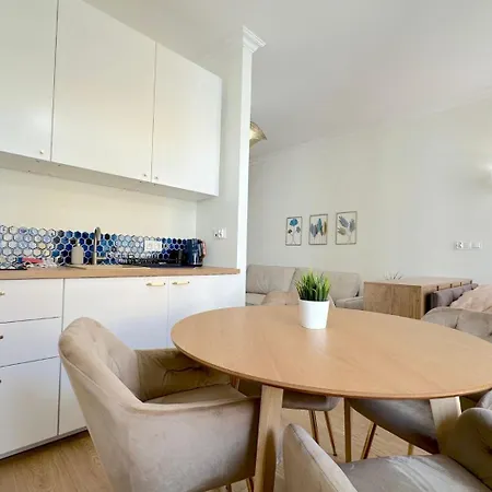 Seredino Blue Apartment- Modern Comfort In A Quiet Location, 5 Minutes To Old Town & Seaside *