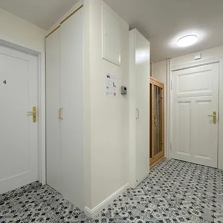 Seredino Blue Apartment- Modern Comfort In A Quiet Location, 5 Minutes To Old Town & Seaside Apartamento